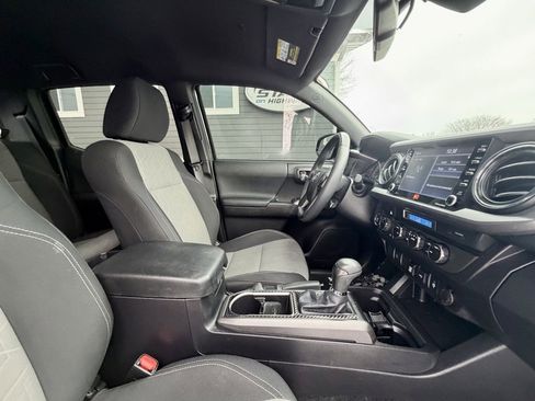 Used 2023 Toyota Tacoma TRD Off-Road image 19