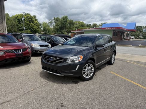 Used 2016 Volvo XC60 T5 Premier w/ Proximity Package FWD image 3