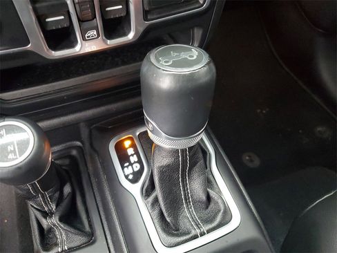 Used 2018 Jeep Wrangler Unlimited Sahara image 24