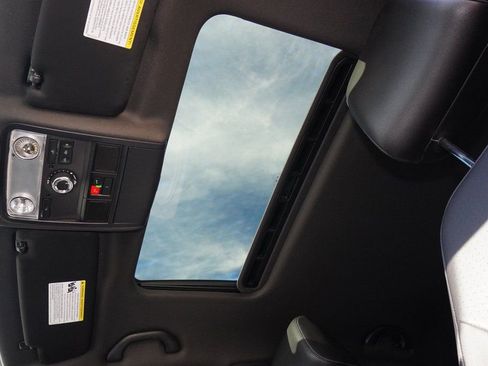 Used 2022 Volkswagen Passat 2.0T R-Line image 9