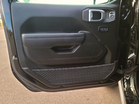 Used 2025 Jeep Gladiator Sport image 8