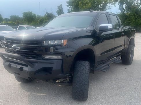 Used 2020 Chevrolet Silverado 1500 LT AWD/4WD image 3