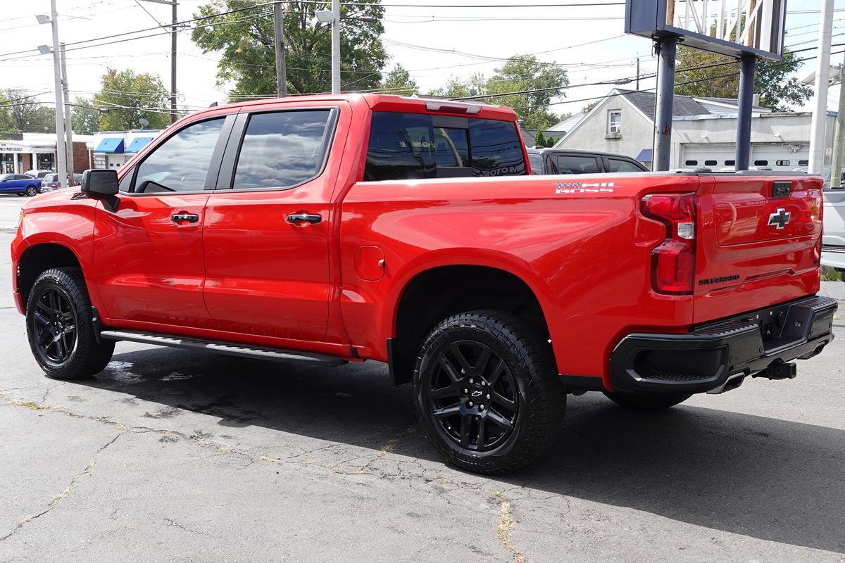Used 2022 Chevrolet Silverado 1500 LT Trail Boss w/ LT Trail Boss Premium Package AWD/4WD image 2