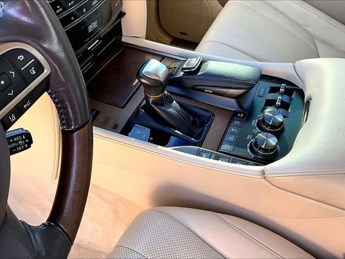 Used 2017 Lexus LX 570 4WD image 16