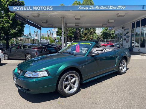 Used 2001 Ford Mustang Convertible RWD image 18