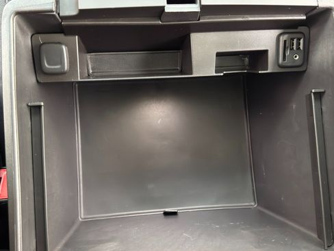 Used 2015 Chevrolet Suburban LTZ image 34