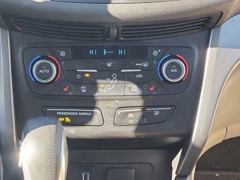 Used 2019 Ford Escape SE image 18