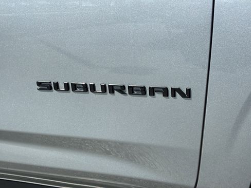 Used 2023 Chevrolet Suburban RST w/ Luxury Package image 7