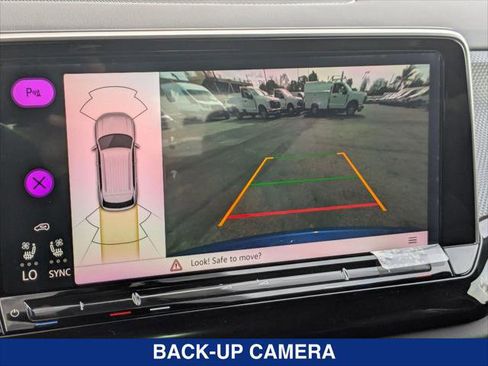 Used 2025 Volkswagen Atlas Cross Sport SEL R-Line image 12