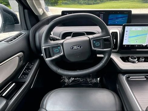 Used 2025 Ford Expedition Max Active AWD/4WD image 5