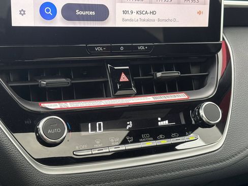 Certified 2025 Toyota Corolla SE image 25