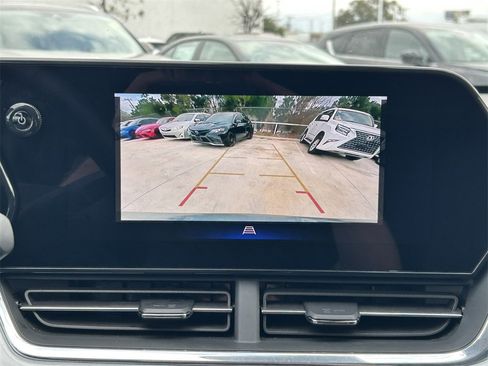 Used 2025 Chevrolet Trax LT w/ LT Convenience Package image 32