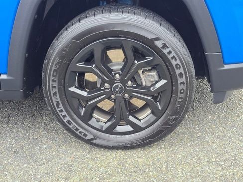 Used 2025 Jeep Compass Sport image 9