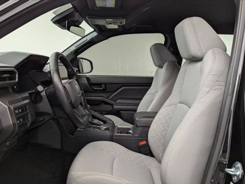 Used 2025 Toyota Tacoma SR5 AWD/4WD image 11