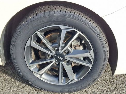 Used 2023 Kia Forte LXS w/ LXS Technology Package image 9