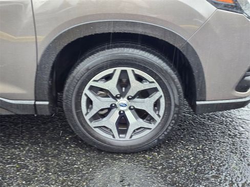 Used 2023 Subaru Forester Premium image 9