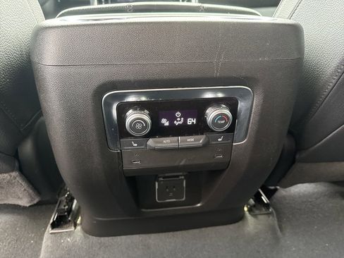 Used 2025 GMC Yukon XL Denali image 13