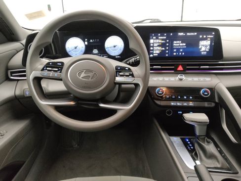 Used 2024 Hyundai Elantra SEL image 22