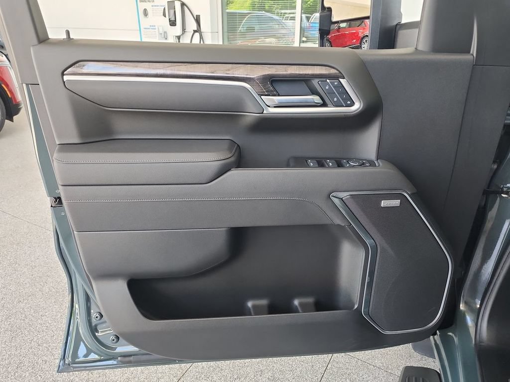 Certified 2025 Chevrolet Silverado 1500 LTZ w/ LTZ Premium Package AWD/4WD image 22