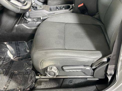 Used 2022 Jeep Wrangler Unlimited Sport image 17
