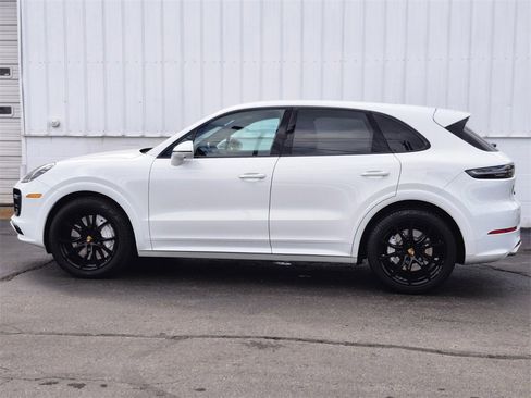 Used 2019 Porsche Cayenne Turbo image 2