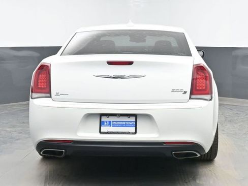 Used 2016 Chrysler 300 S image 9