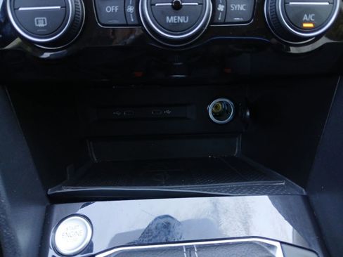 Used 2024 Volkswagen Taos SE image 23