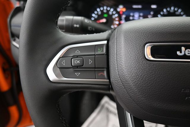 Used 2026 Jeep Compass Latitude AWD/4WD image 12