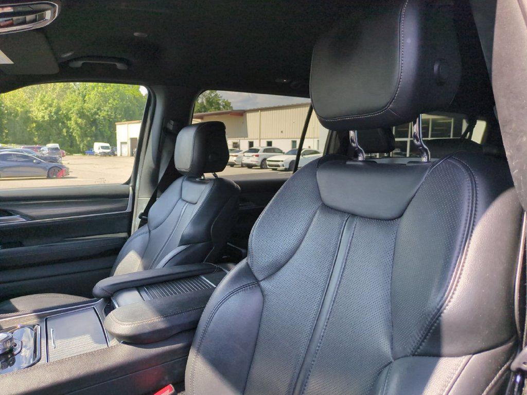 Used 2024 Jeep Wagoneer L Series II w/ Flexible Seating Group AWD/4WD image 15