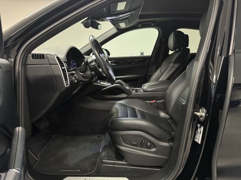 Used 2022 Porsche Cayenne Coupe AWD/4WD image 7
