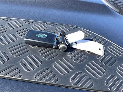 Used 2025 Land Rover Defender 110 S image 12