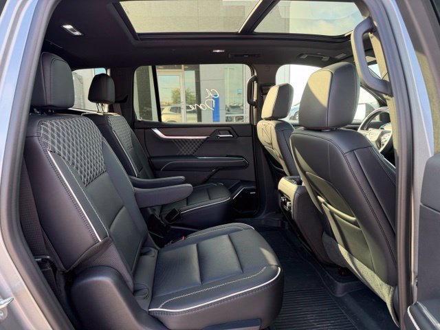 Used 2026 GMC Acadia Denali AWD/4WD image 13