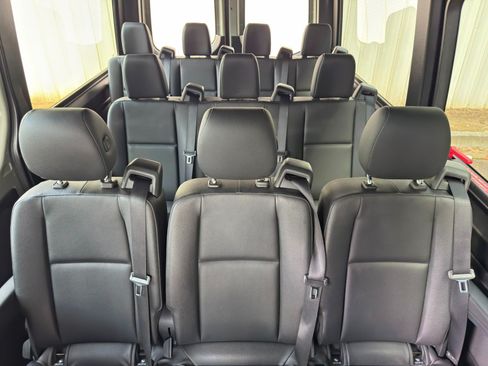 Used 2022 Mercedes-Benz Sprinter 2500 image 35
