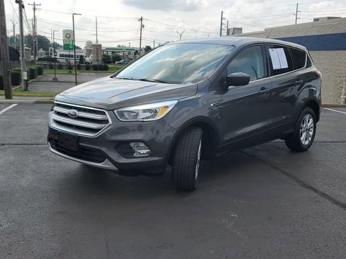 Used 2017 Ford Escape SE FWD image 2