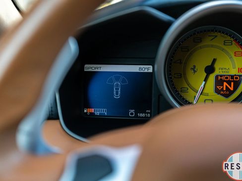 Used 2012 Ferrari FF image 40