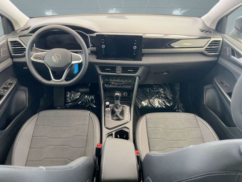 New 2026 Volkswagen Taos SE image 17