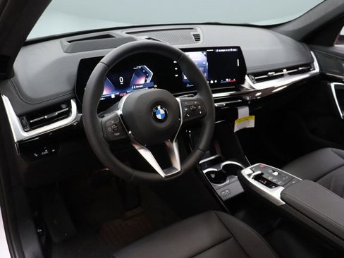 Used 2025 BMW X1 xDrive28i w/ Technology Package image 2