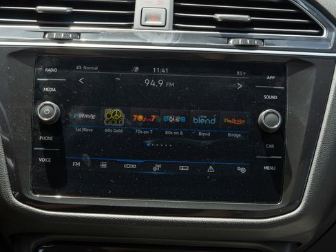 Used 2021 Volkswagen Tiguan SE w/ Panoramic Sunroof Package image 15