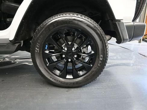 Used 2023 Jeep Wrangler Unlimited Sahara w/ Cold Weather Group AWD/4WD image 14