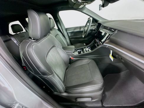 New 2026 Jeep Grand Cherokee Altitude AWD/4WD image 33