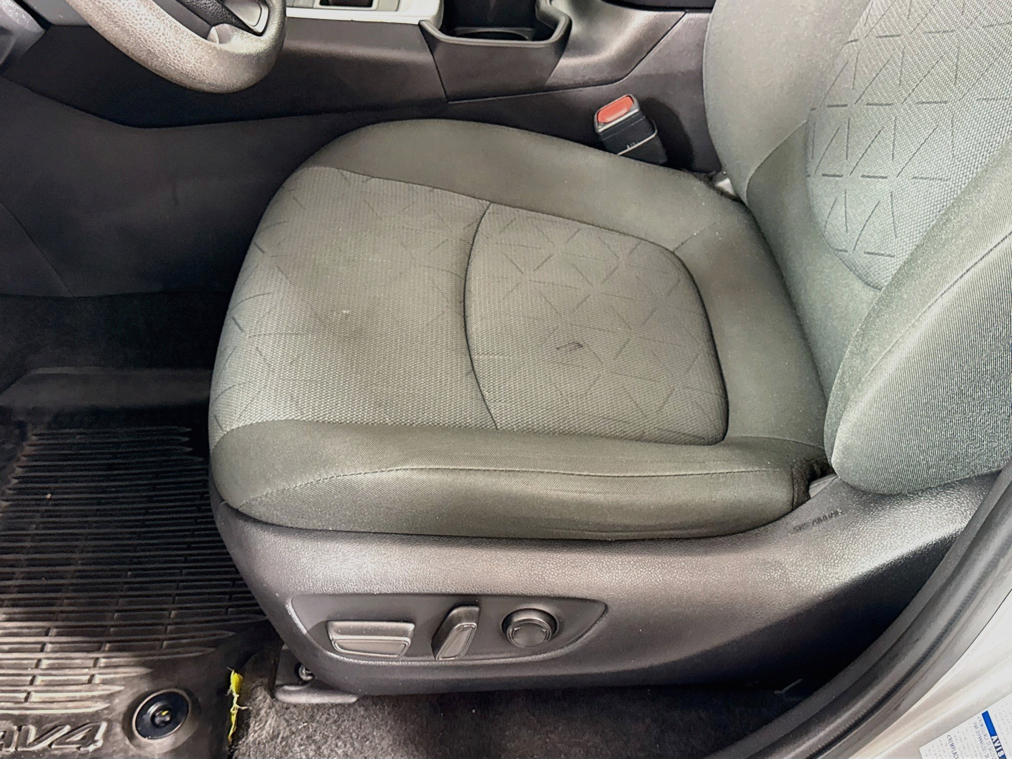 Used 2022 Toyota RAV4 XLE AWD/4WD image 20