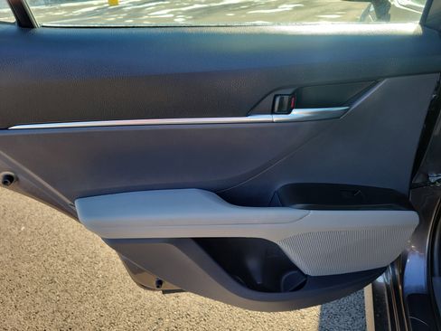 Used 2022 Toyota Camry LE image 9