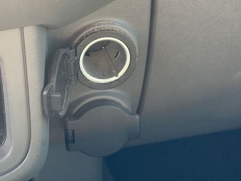 Used 2015 Nissan Frontier SV AWD/4WD image 21