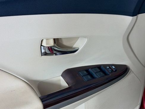 Used 2010 Toyota Venza FWD image 18