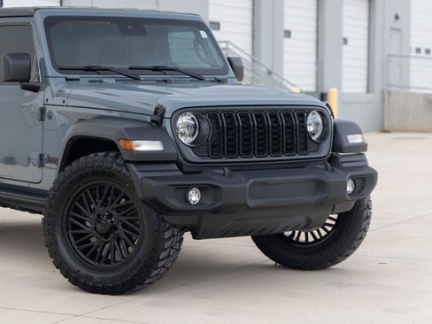 Used 2024 Jeep Wrangler Unlimited Sport AWD/4WD image 7
