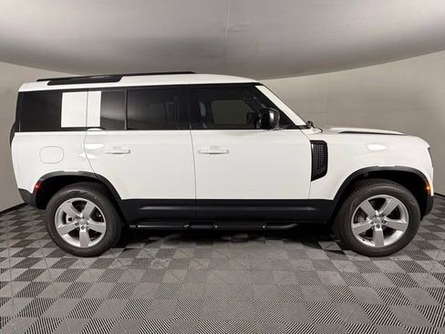 New 2025 Land Rover Defender 110 S image 7