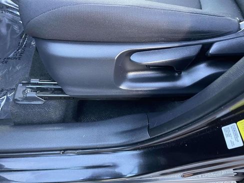 Used 2024 Toyota Corolla Cross LE image 29