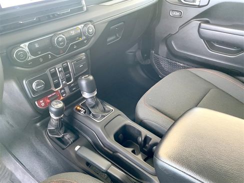 Used 2024 Jeep Wrangler Unlimited Rubicon image 36