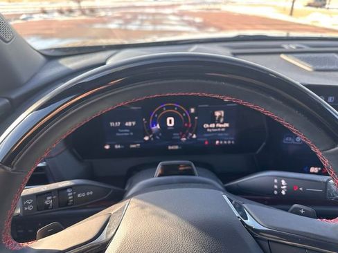 Used 2025 Chevrolet Traverse RS image 21