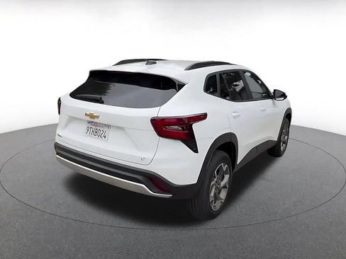 Used 2025 Chevrolet Trax LT FWD image 14